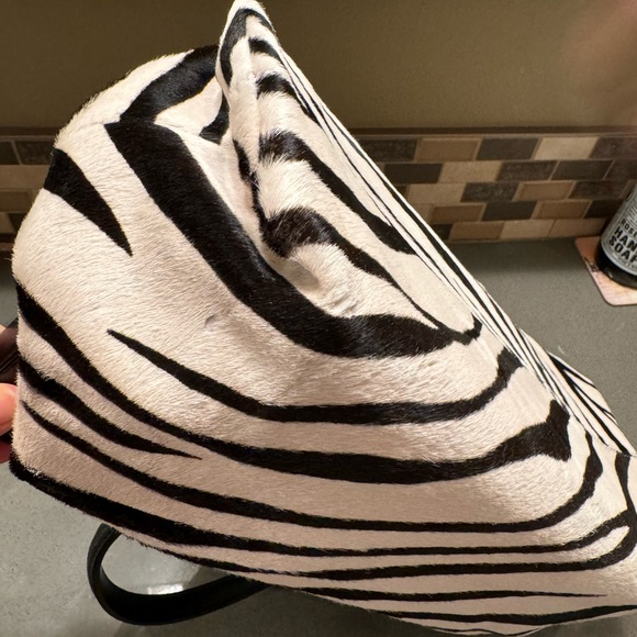 Celine - Picture 9 of 10